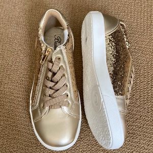 New glittery gold shoes!!